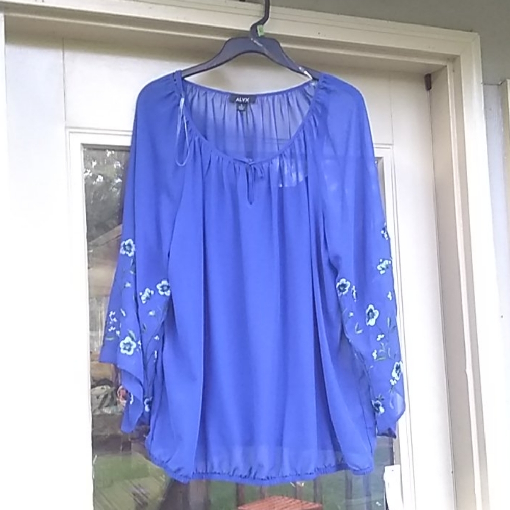 Ladies blouse - Picture 3 of 3